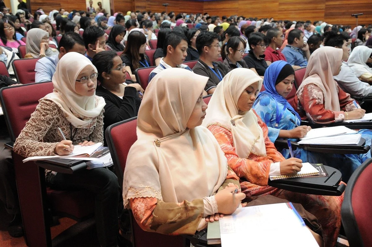 Motivation Effects and Efficiency of Retrieval Practice over Lecture