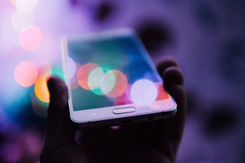 The Mindful Pause: Cultivating Deliberation in the Age of Instant Digital Communication