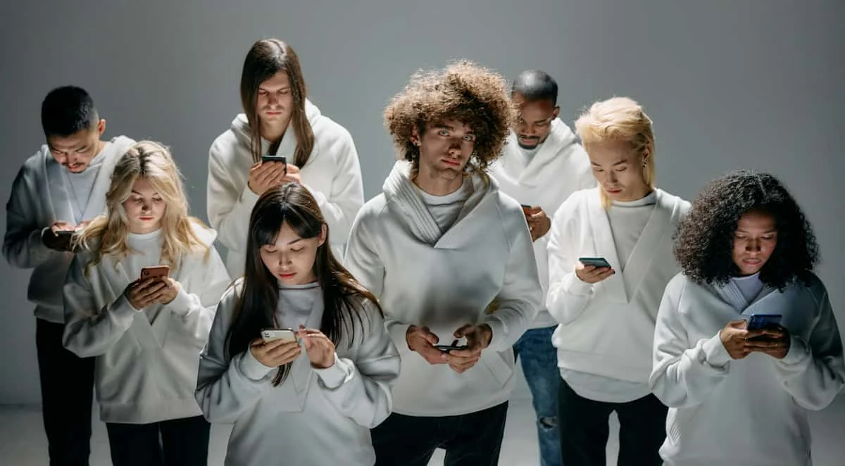 The Invisible Architects of Our Inner Worlds: How Everyday Phone Habits Reshape Mood, Trust, Relationships, and Well-being